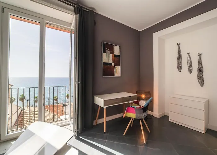 Residenza Nausicaa - 50 Meters From The 皮佐