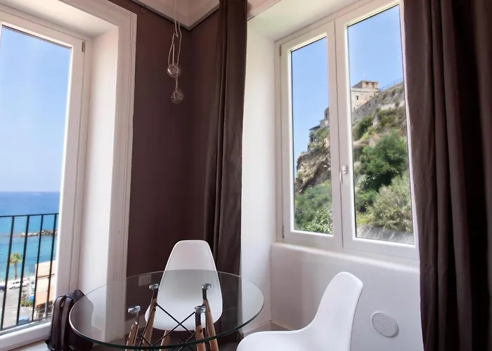 Residenza Nausicaa - 50 Meters From The 公寓式酒店 皮佐